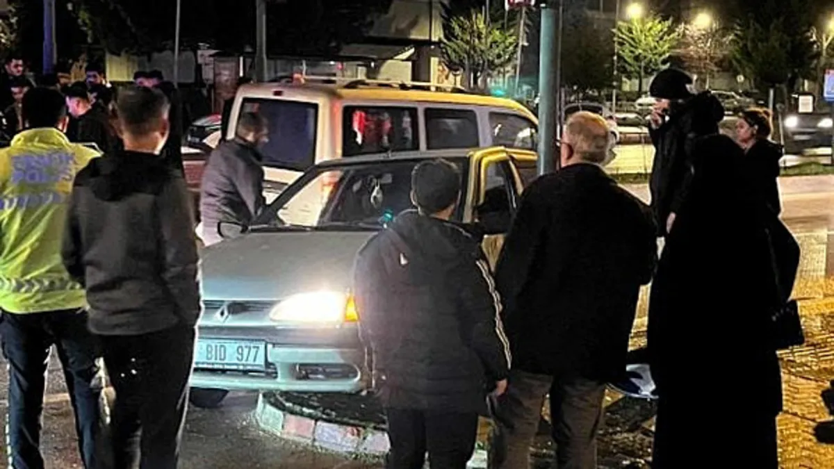 Bursa’da otomobil yayalara çarptı: 1 yaralı Bursa’da otomobil yayalara çarptı: 1 yaralı