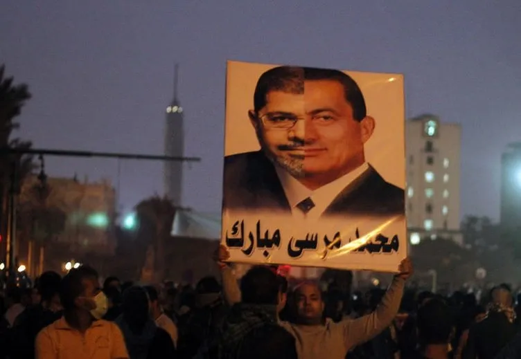Şimdi de Tahrir’de Mursi karşıtları sahnede