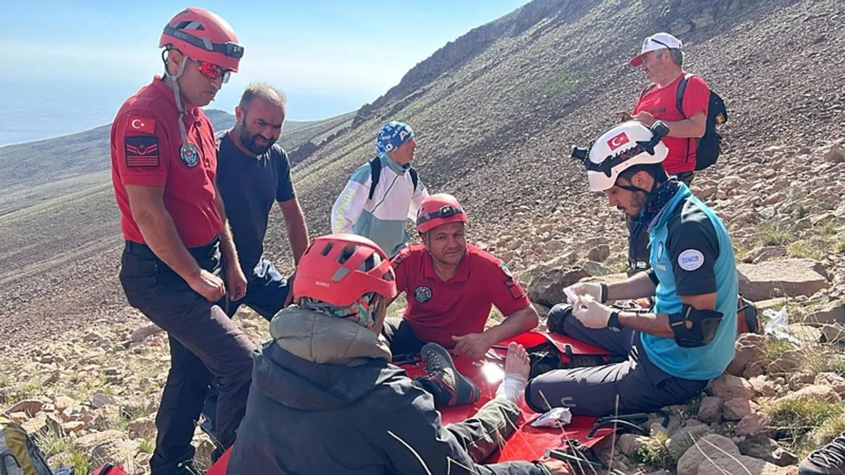 Erciyes Dağı zirvesinde ölümle mücadele: Mahsur kalan dağcılara böyle ulaşıldı!