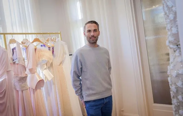 Kadınlar yazı uçuşan sifon elbiseler ve ışıltılı tasarımlarla geçirecek