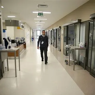 Hasta yakınlarıyla çıkan arbedede 8 güvenlik görevlisi yaralandı