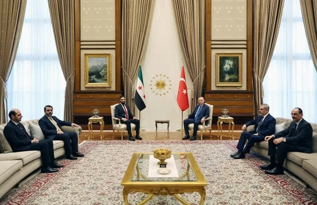 suriye-cumhurbaskani-ahmed-sara-ankarada-baskan-erdogan-ile-kritik-gorusme-1738681253617.jpg
