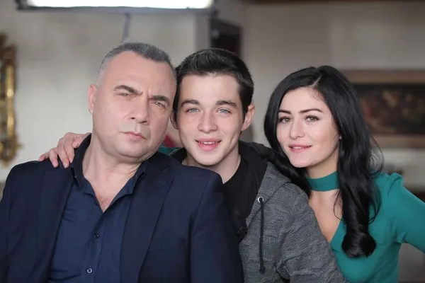 Eşkıya Dünyaya Hükümdar Olmaz yine birinci!-1