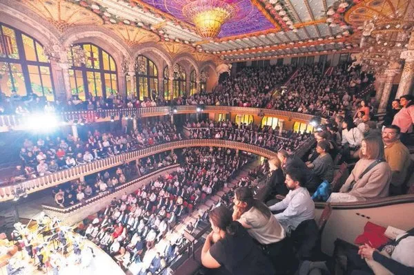 katalan-muzik-sarayinda-gorkemli-konser-1730475473322.jpeg
