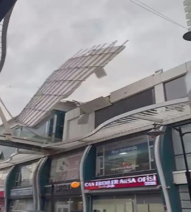 son-dakika-hava-durumu-uyarisi-istanbulda-11-bofor-siddetinde-firtina-saat-verildi-sakin-disari-cikmayin-kirem-1767861925980.jpeg (723×800)