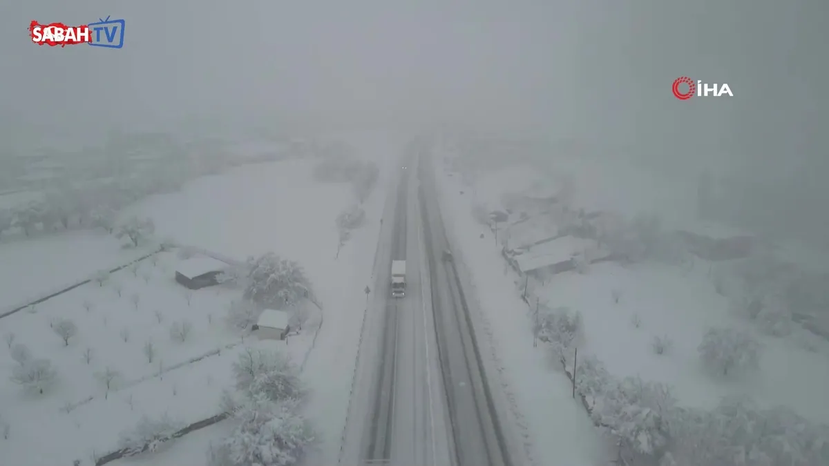 Erzincan güne karla uyandı: Kar ve sis ulaşımı aksattı | Video videosunu izle Erzincan güne karla uyandı: Kar ve sis ulaşımı aksattı | Video videosunu izle