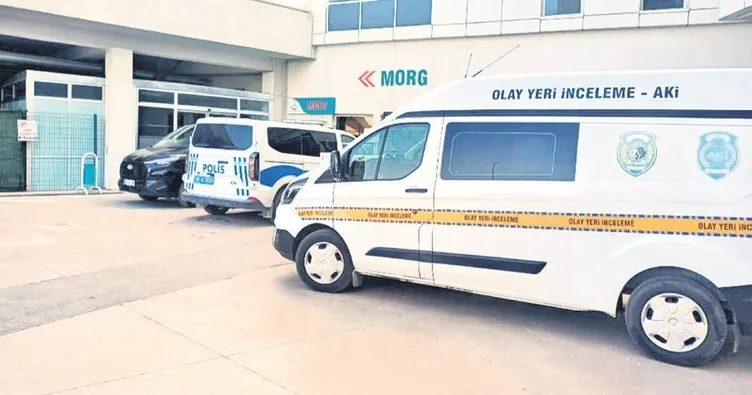 Otomobil kazası bir aileyi dağıttı