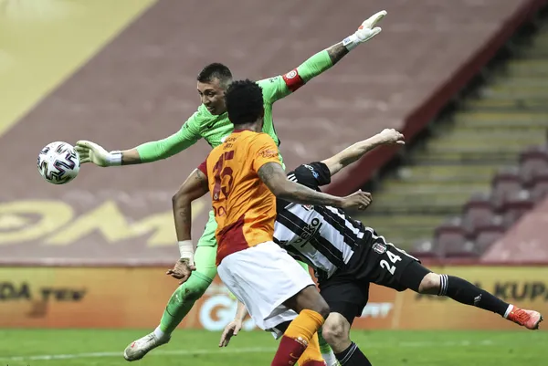 galatasaray-besiktas-derbisindeki-penalti-kararlari-dogru-mu-erman-toroglu-yorumladi-1620537705076.jpg