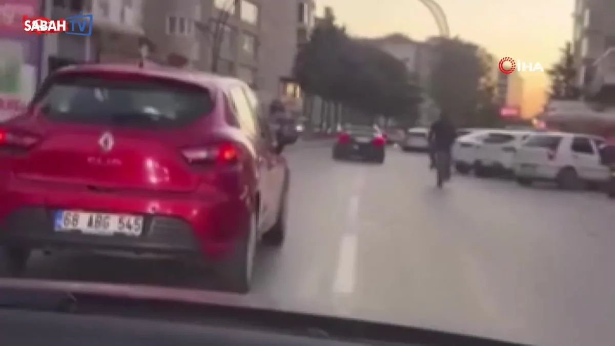 Drift ve makas atan sürücünün tehlikeli yolculuğu kamerada | Video videosunu izle Drift ve makas atan sürücünün tehlikeli yolculuğu kamerada | Video videosunu izle