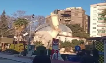 Depremde zarar gören minare kontrollü şekilde yıkıldı