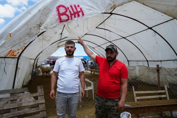 kurban-pazarinda-yuzler-guldu-son-satislar-yapildi-yetistiriciler-bayrama-mutlu-girdi-1779891623145.jpg