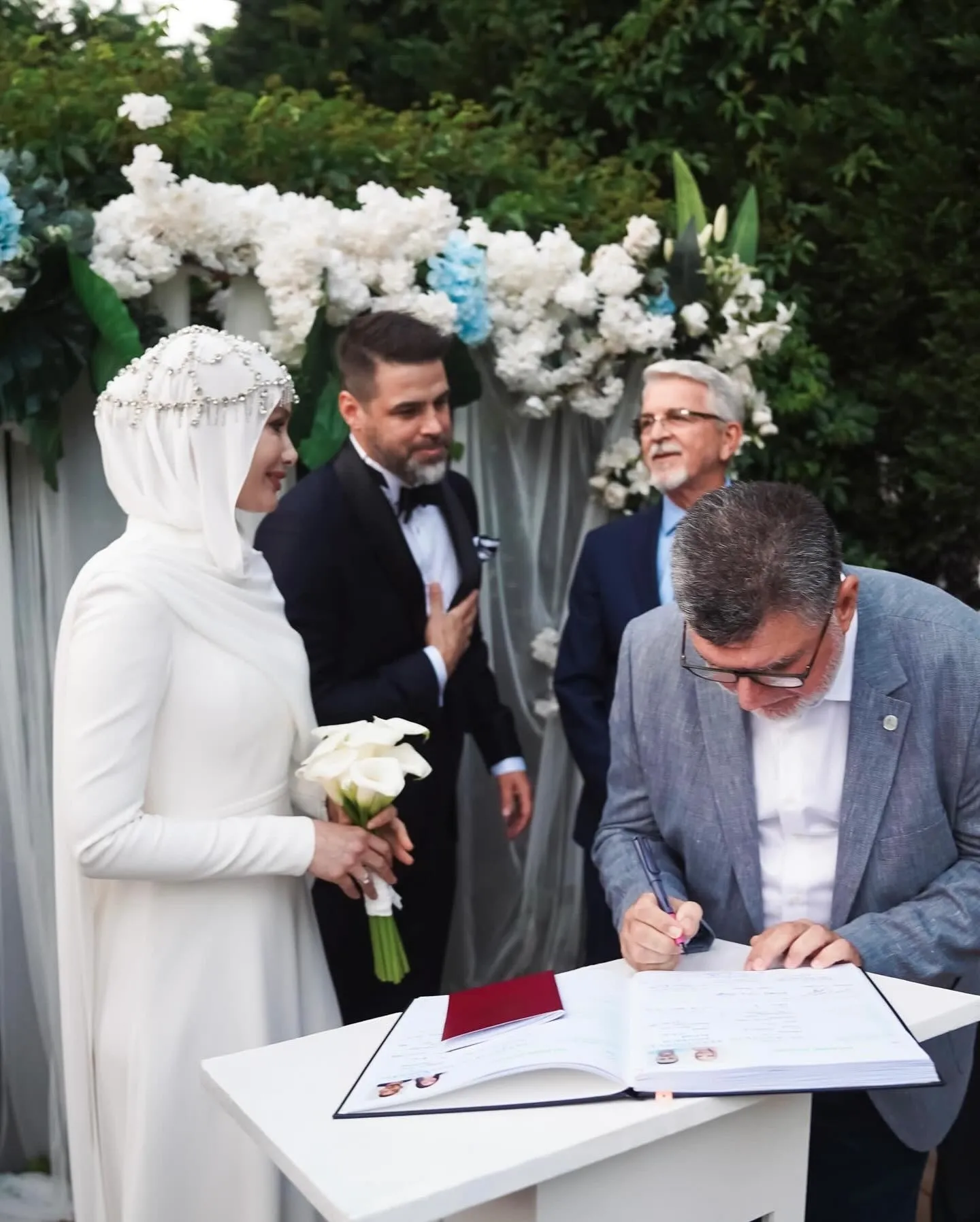 Gamze Özçelik eşi Reshad Strik ile fotoğraf paylaştı, beğeni yağmuruna ...