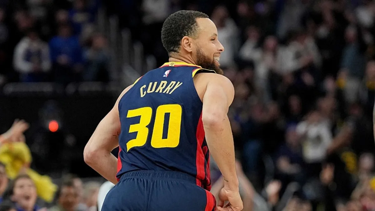 Stephen Curry, yeniden NBA tarihine geçti!