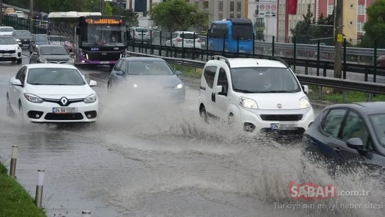 Son dakika: Bursa ve İstanbul’u sel vurdu! Yollar göle döndü, ev ve iş yerlerini su bastı