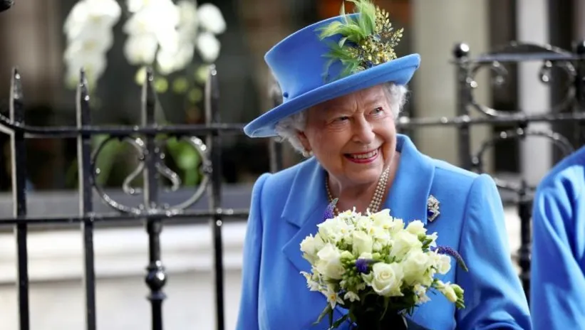 Kraliçe neden canlı renkler giyiyordu? Ardındaki gerçeği moda tasarımcısı açıkladı: Meğer öyle bir nedeni varmış ki…