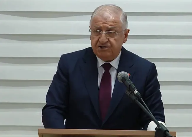 bakan-gulerden-terorle-mucadelede-net-mesaj-bazi-dostlar-ypgye-pilotaj-egitimi-veriyor-aklimizla-dalga-gecmesi-1714669588529.jpeg Bakan Güler'den terörle mücadelede net mesaj: Teröristi kaynağında yok etme stratejisinde hareket ediyoruz