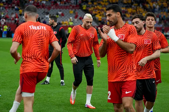 turkiye-paraguay-canli-2026-dunya-kupasinda-a-milli-futbol-takiminin-rakibi-paraguay-iste-montellanin-11i-1781920531724.jpeg