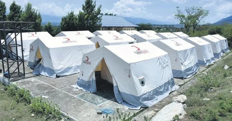 Afetzedelerin çadırı Türkiye’den