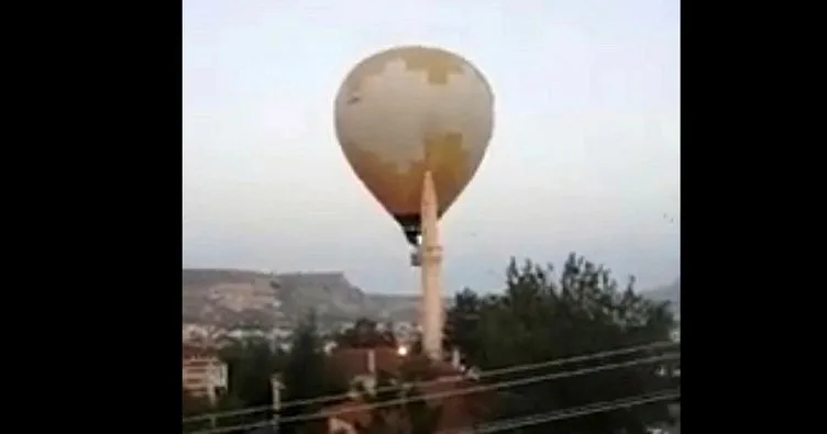 Sıcak hava balonu minareye çarptı! İşte korku dolu anlar: Patladı!