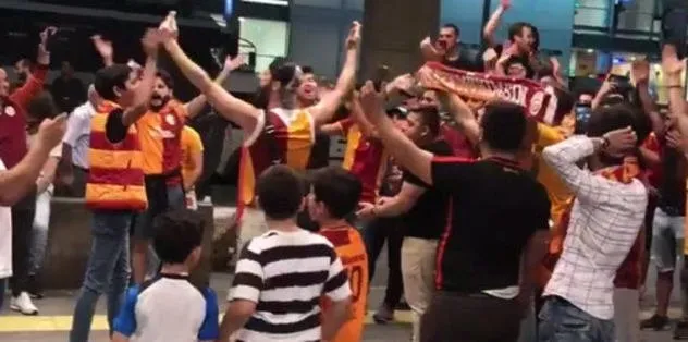 Havaalanında Beşiktaş - Galatasaray gerilimi!
