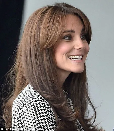 Kate Middleton Ralph Lauren elbisesiyle göz kamaştırdı