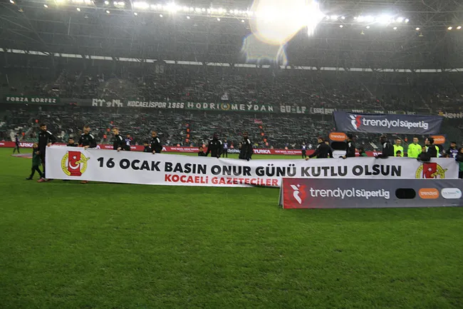 son-dakika-haberi-trabzonspor-kocaelisporu-muci-ile-devirdi-1768752799877.jpeg
