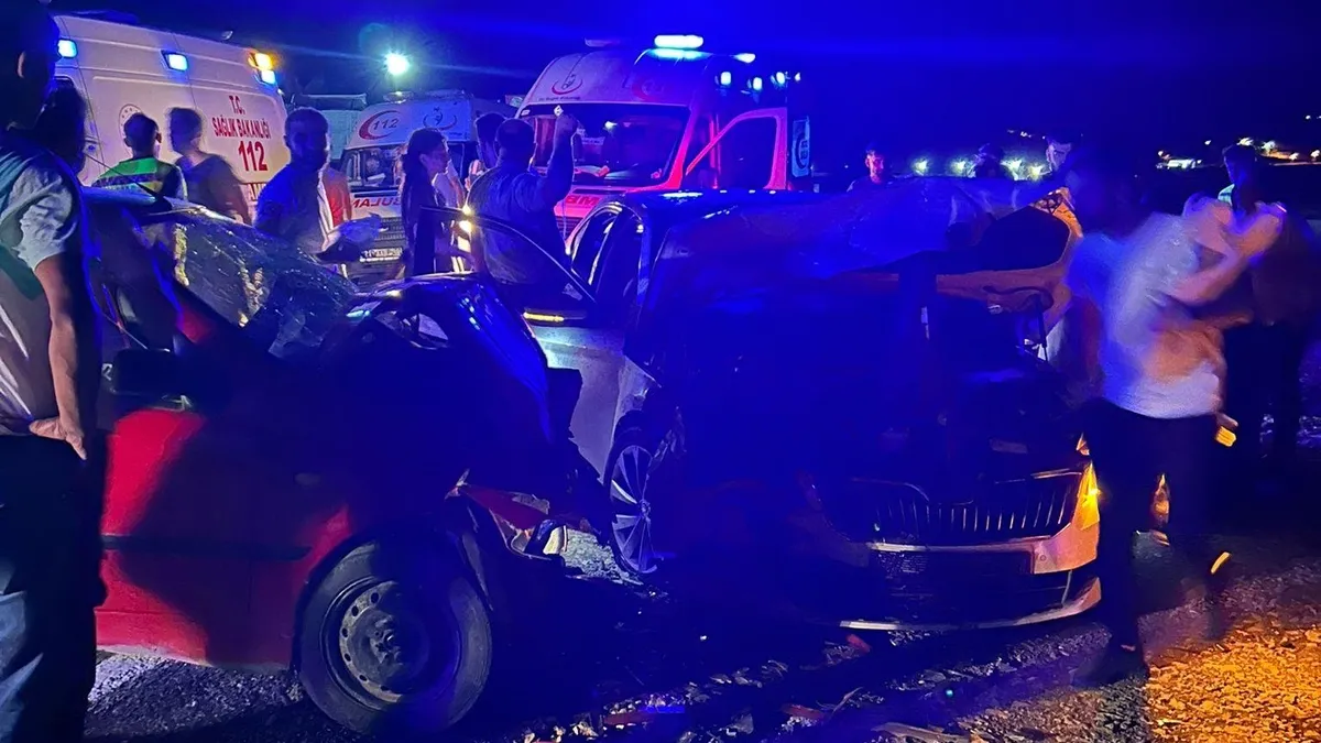 Diyarbakır’da iki araç kafa kafaya çarpıştı: 5’i ağır 8 yaralı Diyarbakır’da iki araç kafa kafaya çarpıştı: 5’i ağır 8 yaralı