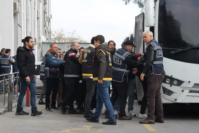 son-dakika-olayli-goztepe-altay-maciyla-ilgili-yeni-gelisme-19-kisi-tutuklandi-1669829826167.jpg