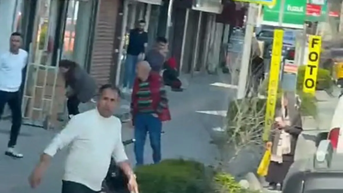 Beyoğlu’nda yol verme kavgası kanlı bitti: 1 yaralı! Beyoğlu’nda yol verme kavgası kanlı bitti: 1 yaralı!