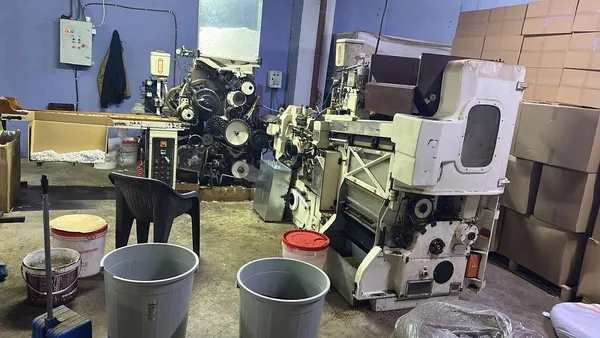 Ele geçirilen kaçak sigara ve malzemeler