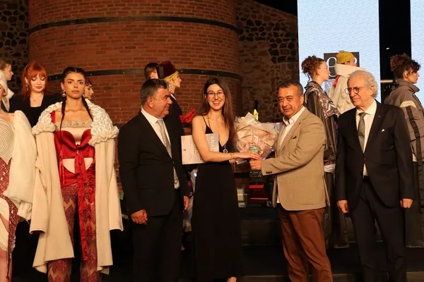 eib-moda-yarismasini-nilgun-demirhan-kazandi-1717058416480.jpg