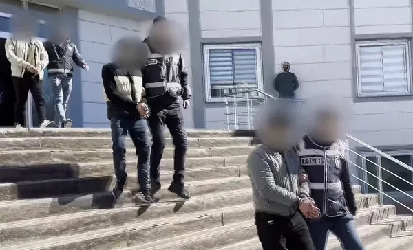 sanliurfa-merkezli-safak-operasyonu-10-supheli-gozaltina-alindi-1740225835859.jpg