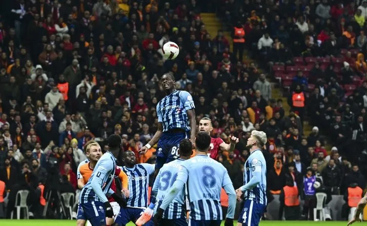 Son dakika Galatasaray haberi: Erman Toroğlu’dan Adana Demirspor’un penaltısı için olay yorum! Samet Akaydin’in pozisyonu...