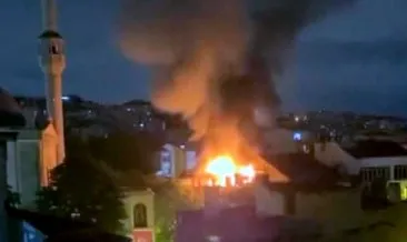 Kafenin çatısında çıkan yangın korkuttu #istanbul