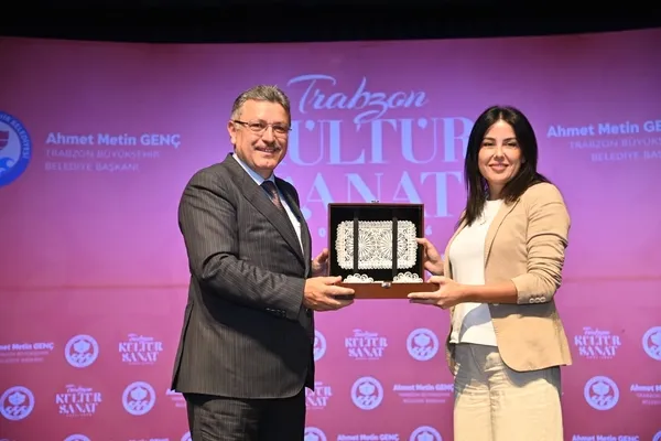 trabzon-buyuksehir-belediye-baskani-ahmet-metin-genc-dil-uslup-ve-nezaket-konulu-seminerde-konustu-1790186598869.jpeg