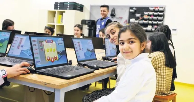 30 yılda 3 milyon öğrenciye eğitim