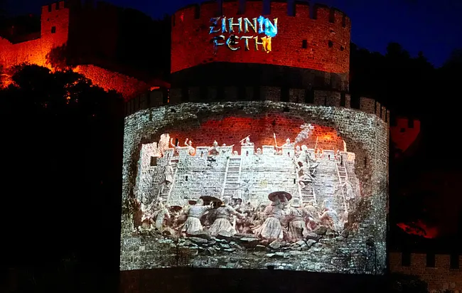 istanbulun-fethinin-573-yil-donumu-coskuyla-kutlandi-mehteran-konserleri-fetih-yuruyusu-ve-gemi-korteji-1780091059868.jpeg