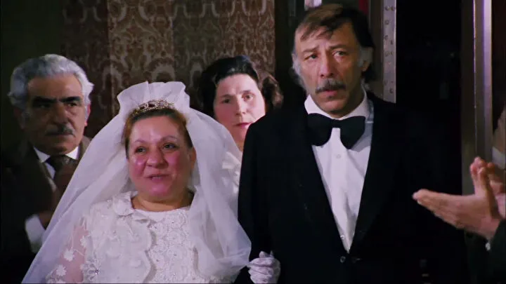Münir Özkul ve Suna Selen’in kızlarının da ünlü olduğunu biliyor musunuz? Meğer o da anne babasının izinden gitmiş...