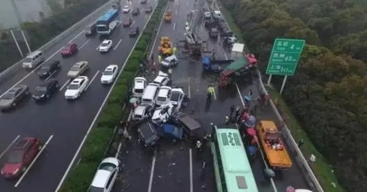 Ãinâde feci kazada 26 araç birbirine girdi