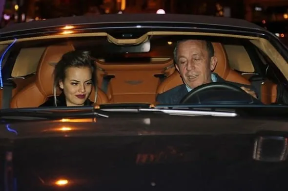 Ali Ağaoğlu yeni otomobili ile Bebek'te