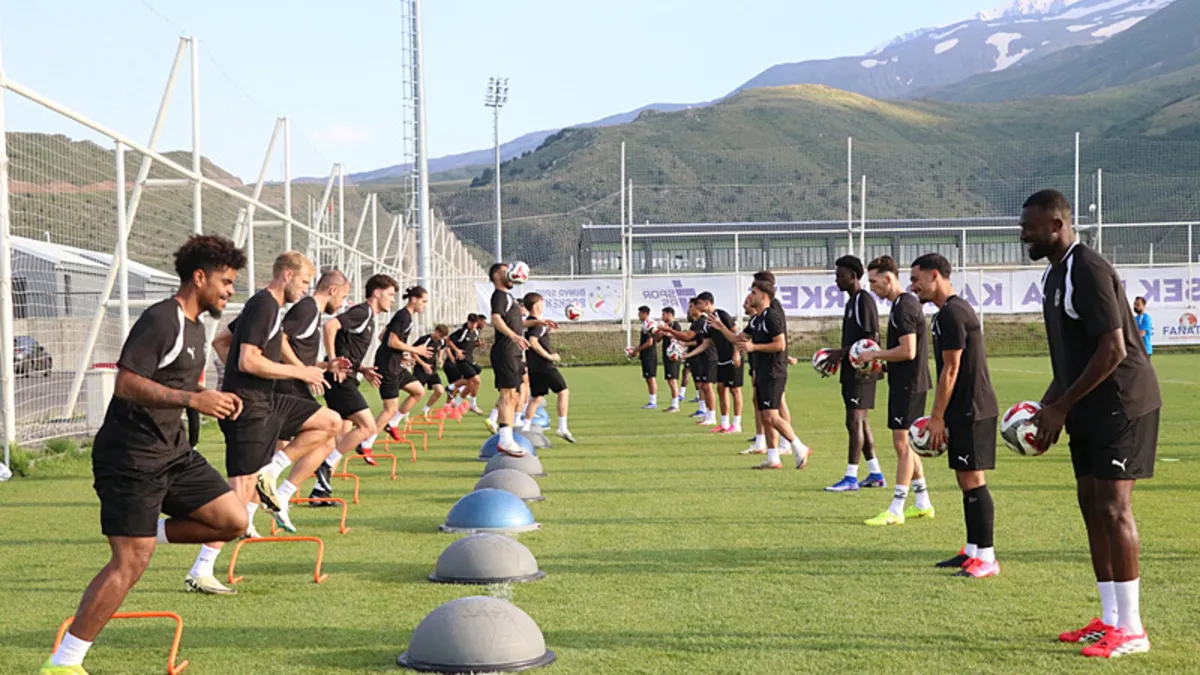 Manisa FK, yeni sezon hazırlıklarını Erciyes’te sürdürüyor Manisa FK, yeni sezon hazırlıklarını Erciyes’te sürdürüyor