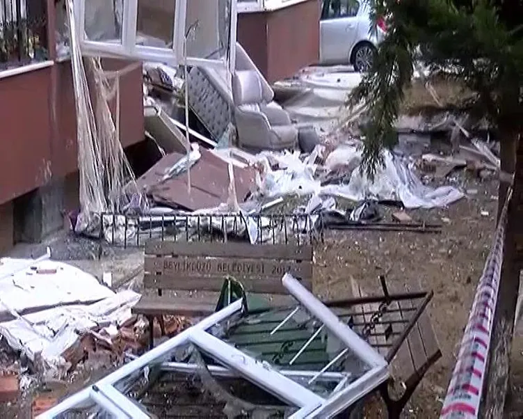 Son dakika: Beylikdüzü'nde 14 katlı binanın girişinde patlama! Bölgeye çok sayıda ekip sevk edildi: Yaralılar var