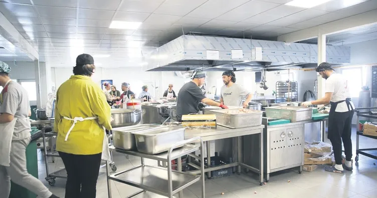 Hatay’da 12 bin kişilik gönüllü iftarı