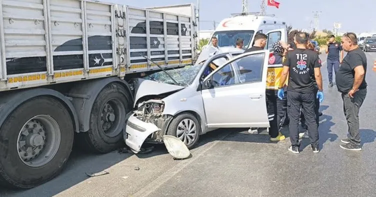 Otomobil, TIR’a ok gibi saplandı: 1 ölü