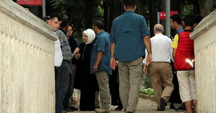 Emine Erdoğan’dan mezarlık ziyareti