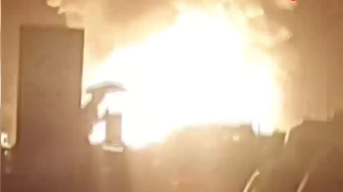 İtalya’da korkutan kaza: Yakıt tankeri alev topuna döndü İtalya’da korkutan kaza: Yakıt tankeri alev topuna döndü