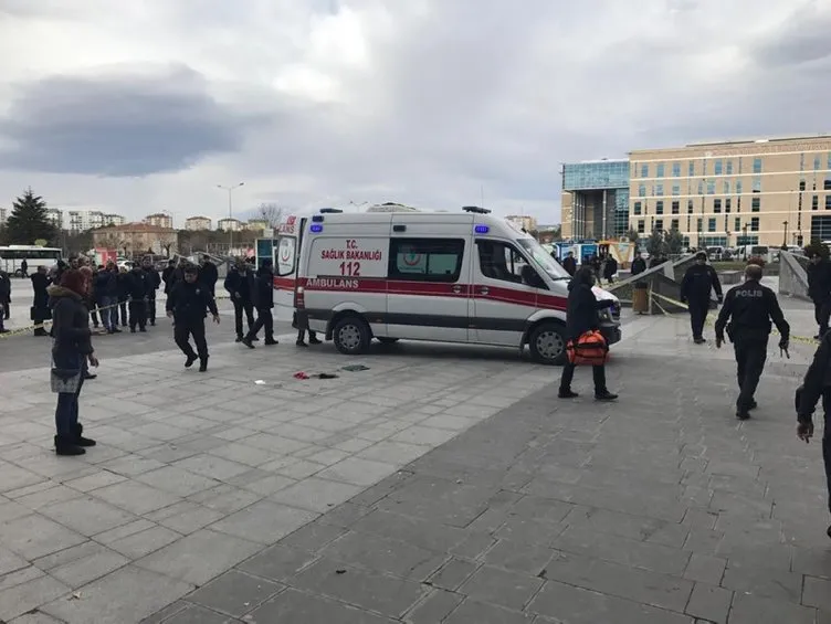 Avukatın babası, adliye önünde oğlunun müvekkilini öldürdü