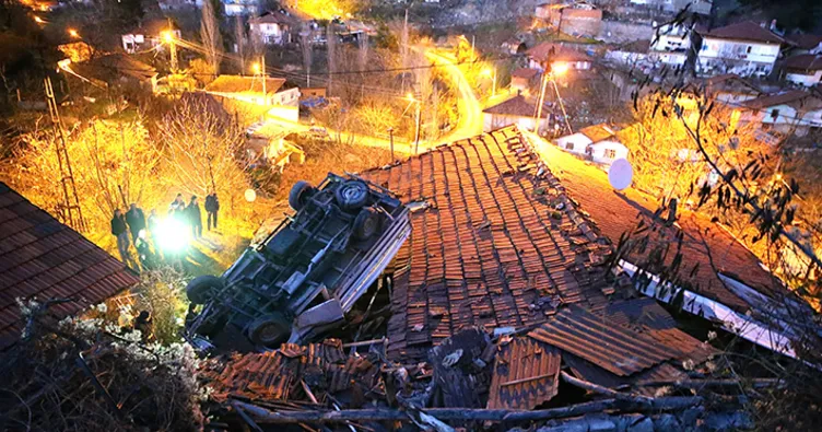 Çatıya kamyonet düştü: 1 yaralı