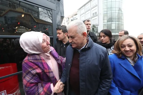 Binali Yıldırım, minibüs durağını ziyaret etti