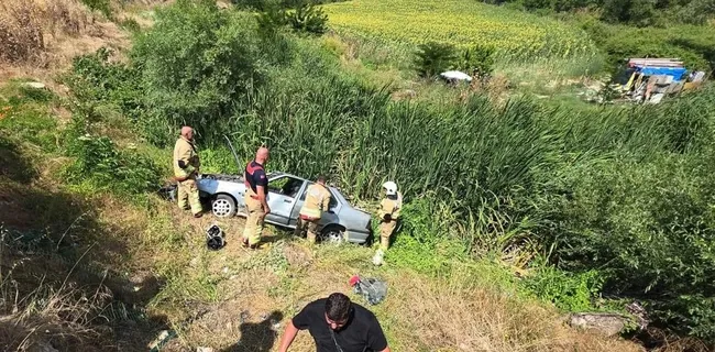 edirnede-trafik-kazasi-otomobil-dere-yatagina-devrildi-2-yarali-1782745014882.jpeg